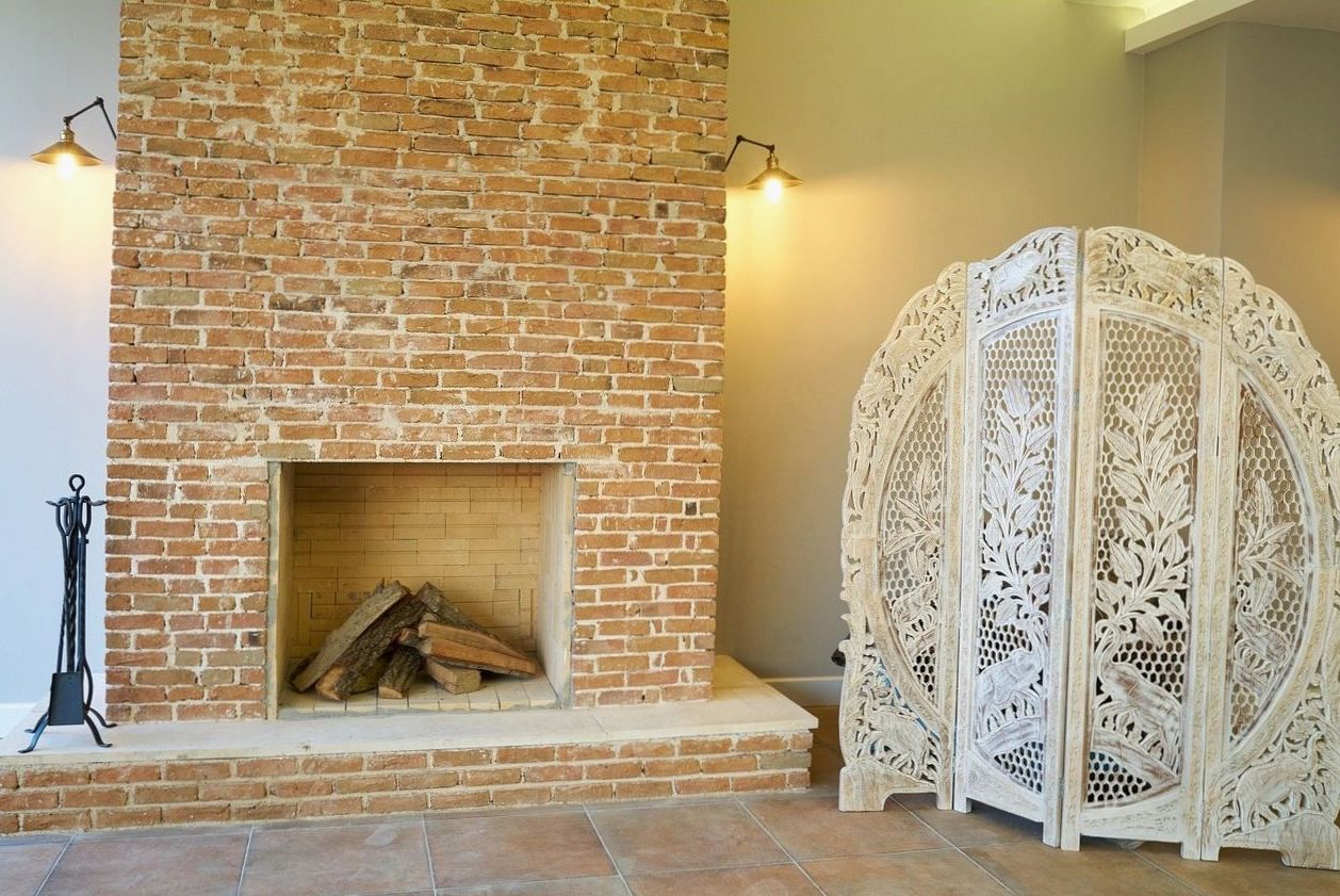 Salon avec cheminée à l&rsquo;hôtel InstantEtoile